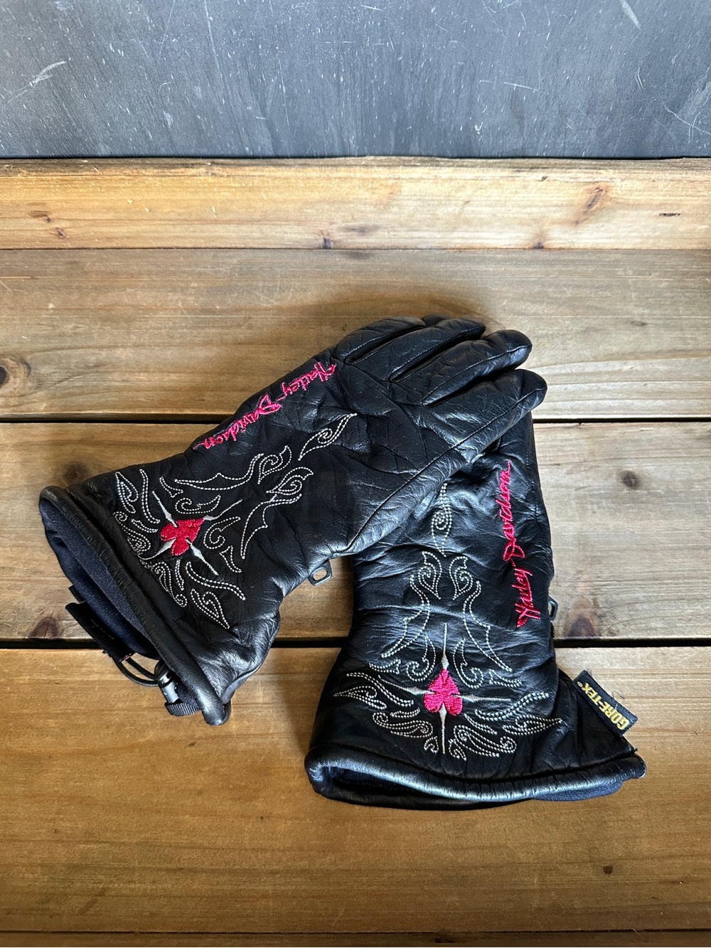 Harley Davidson Womens Leather Heart Embroidered Gloves Gore Tex - Medium